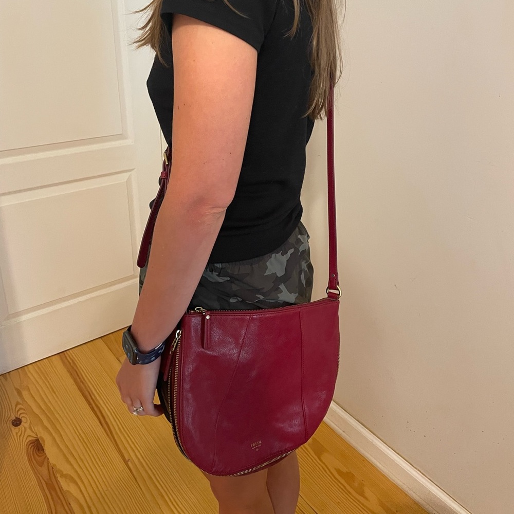 Red Fossil Bag Purse Over the Shoulder EUC Leather Zipper Cross Body